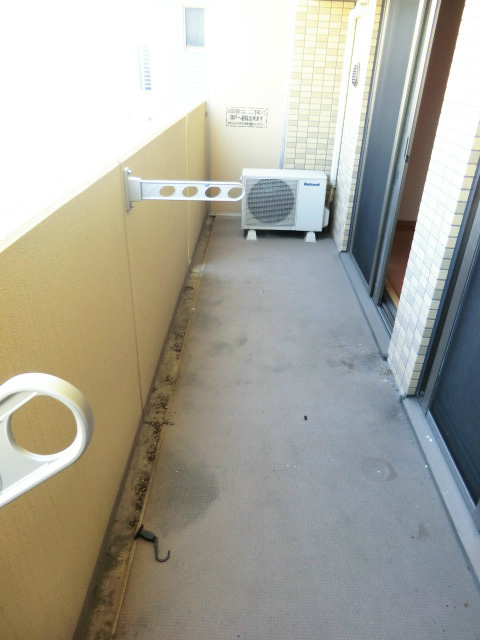 プレサンス神戸駅前グランツのバルコニー