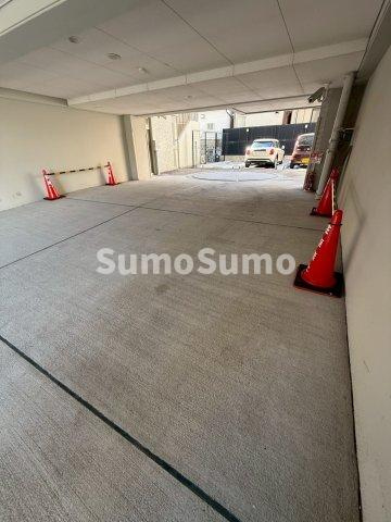 ロアール神戸住吉の駐車場