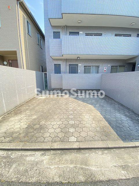 ロイヤル武庫之荘コキンの駐車場