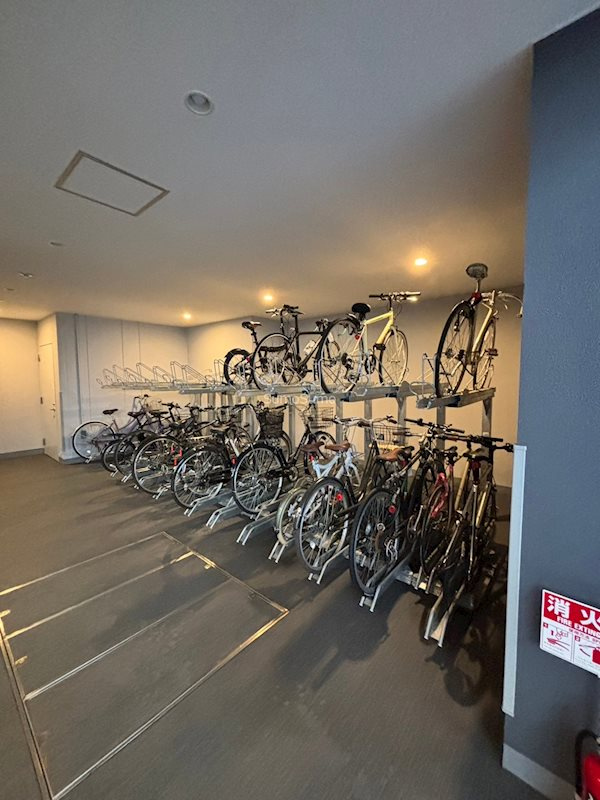 ローレルタワー御堂筋本町の駐車場