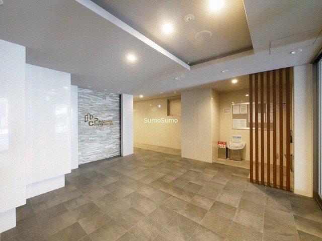 プレサンス谷町リーベのエントランス