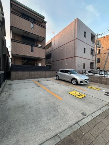 ローズコートの駐車場|車をお持ちの方に嬉しい駐車場付きの物件です