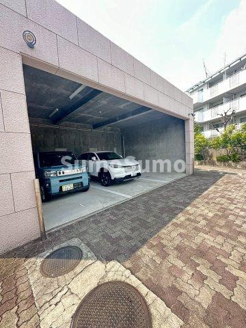 ロイヤルメゾン舞子坂の駐車場|駐車スペースもあります