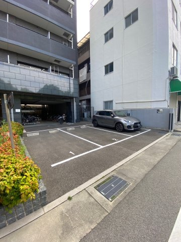 ポルトボヌール神戸湊川公園の駐車場