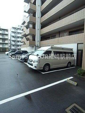 ボンシックコロニーⅠ番館の駐車場|車をお持ちの方に嬉しい駐車場付きの物件です