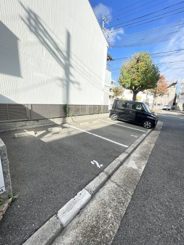 ローレル千旦の駐車場