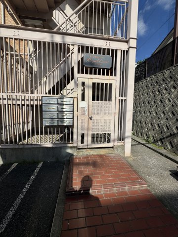 ロイヤルコートナグラのエントランス