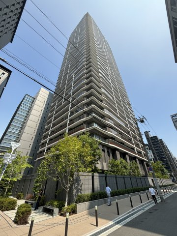 ローレルタワー堺筋本町の外観