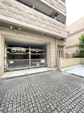 プレサンス神戸駅前グランツの駐車場