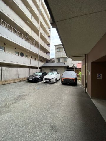 ベルトピア門口の駐車場