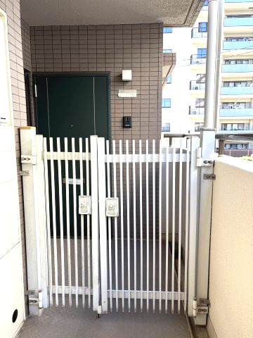 コスモ戸田ピアハイツの玄関