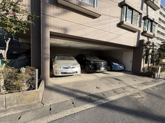 コスモ戸田ピアハイツの駐車場