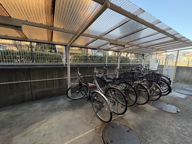コスモ戸田ピアハイツの駐輪場