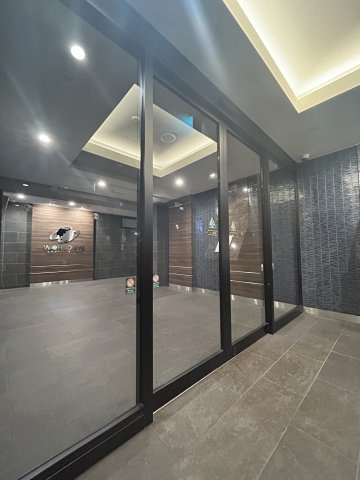 ワールドアイ京町堀のエントランス|ゆとりのあるエントランスです