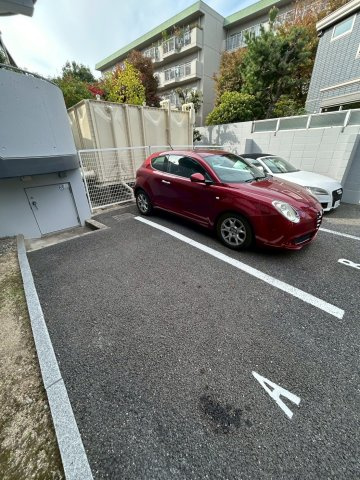ロイヤルコート芦屋西蔵の駐車場