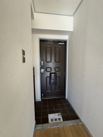 ロイヤルハイツ兵庫の玄関