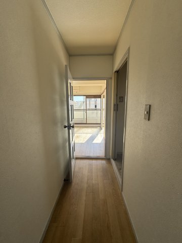 ロイヤルハイツ兵庫の玄関