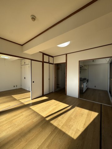 ロイヤルハイツ兵庫の居間・リビング