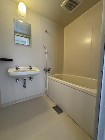 ロイヤルハイツ兵庫の浴室