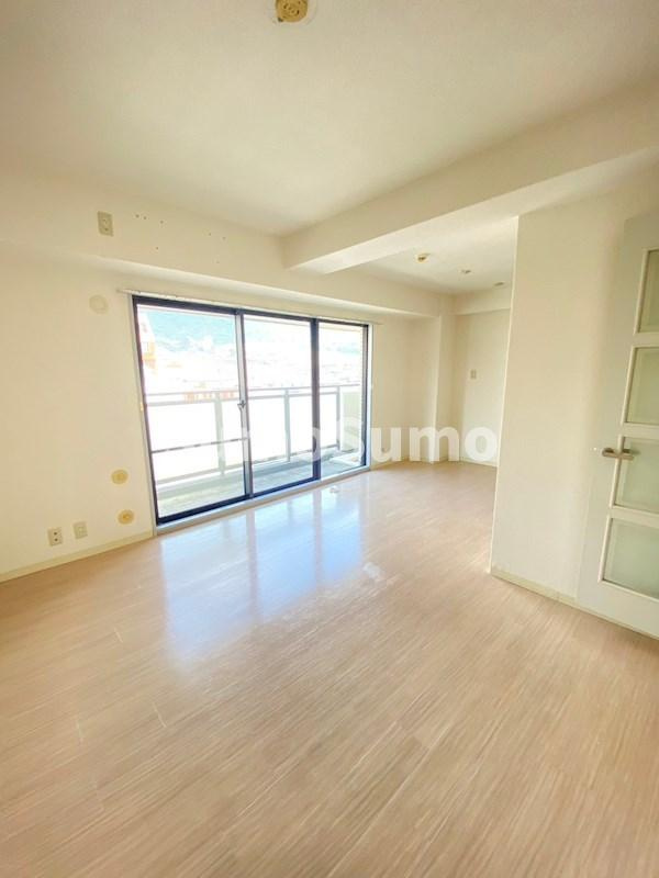 ロイヤル六甲駅前の居間・リビング