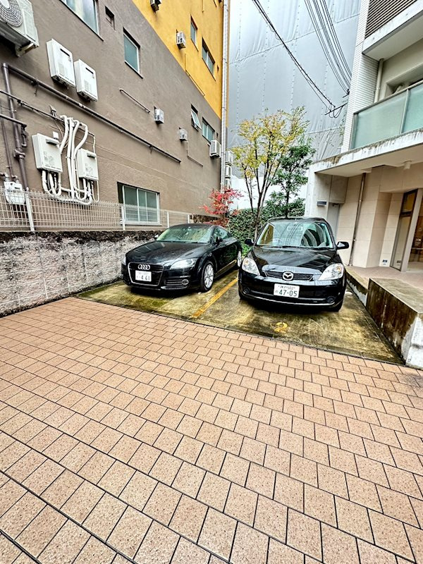 レン元町駅前の駐車場