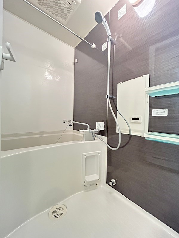 レン元町駅前の浴室