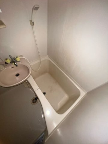 ロイヤルメゾン六甲道の浴室