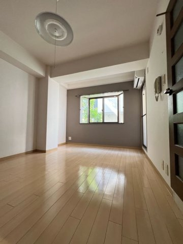 ロイヤルメゾン六甲道の寝室