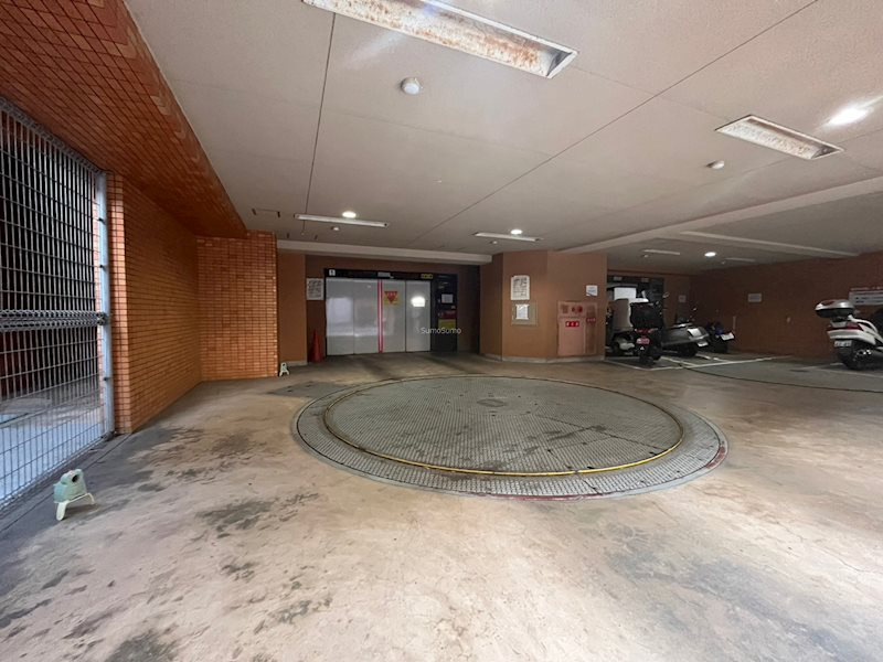 ライオンズシティ難波南の駐車場