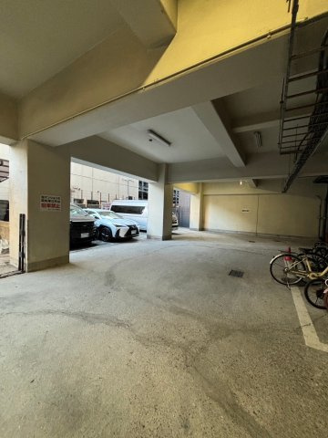 メゾンブランカの駐車場