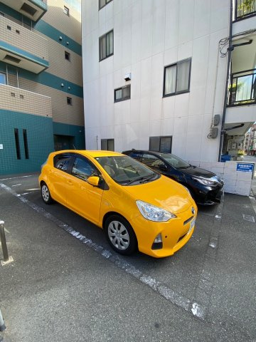 ラ・ウェゾン上沢の駐車場