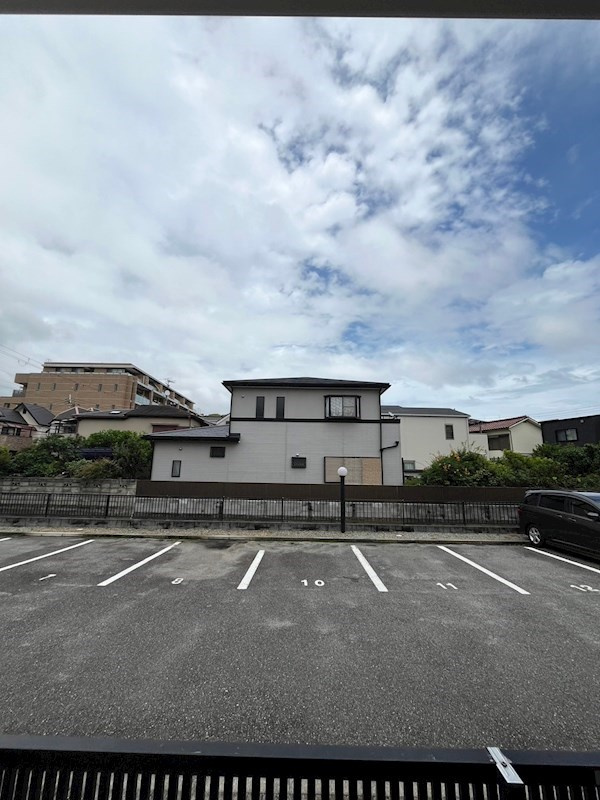 メゾン若山の駐車場