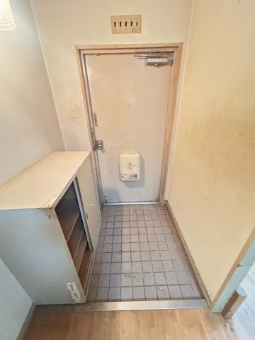 大和スカイハイツの玄関