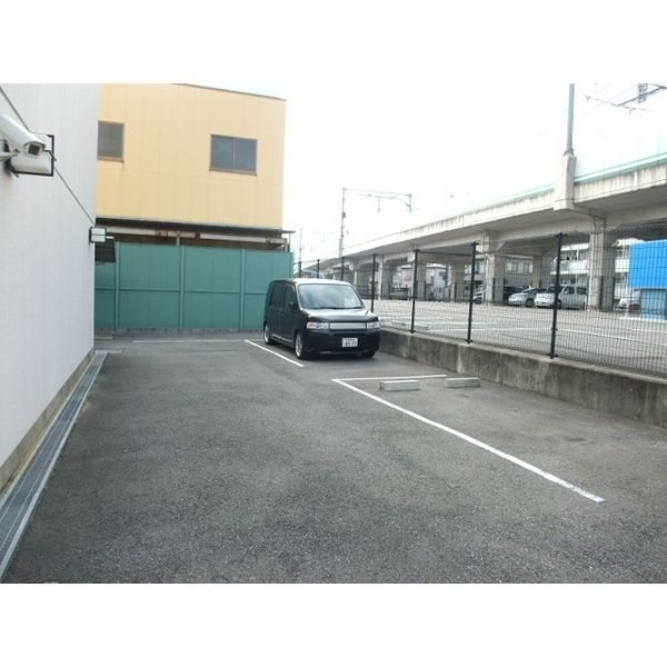 メゾンドリベルテの駐車場