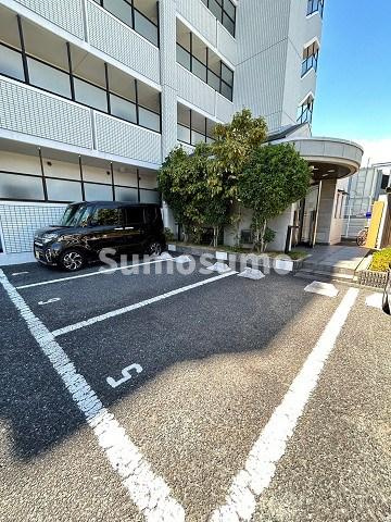 ラ・スリーズクレハの駐車場