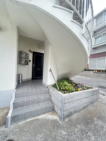山田ビルのエントランス