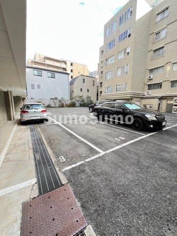 日生住吉コープの駐車場