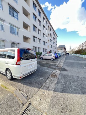 東園田団地６号棟　■駐車場　月額４，３００円の駐車場