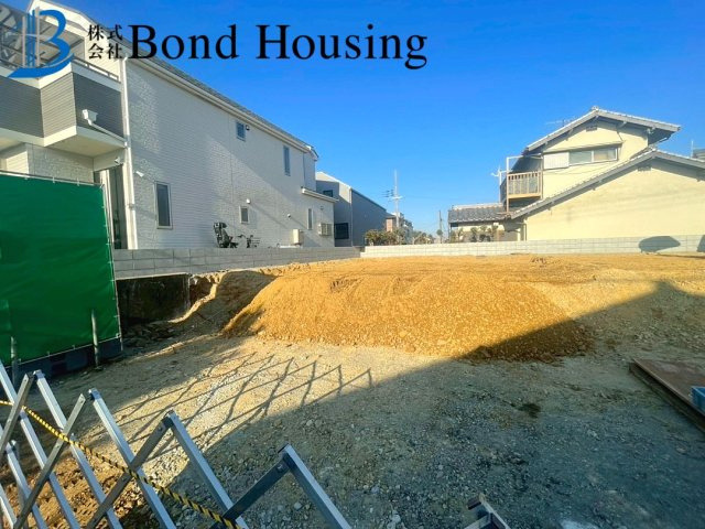 JR朝霧駅徒歩13分　駐車2台　明石市松が丘5丁目　新築戸建の前面道路含む現地写真