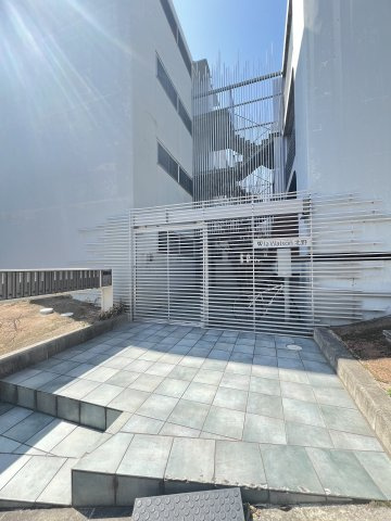 ラ・ウェゾン北野のエントランス