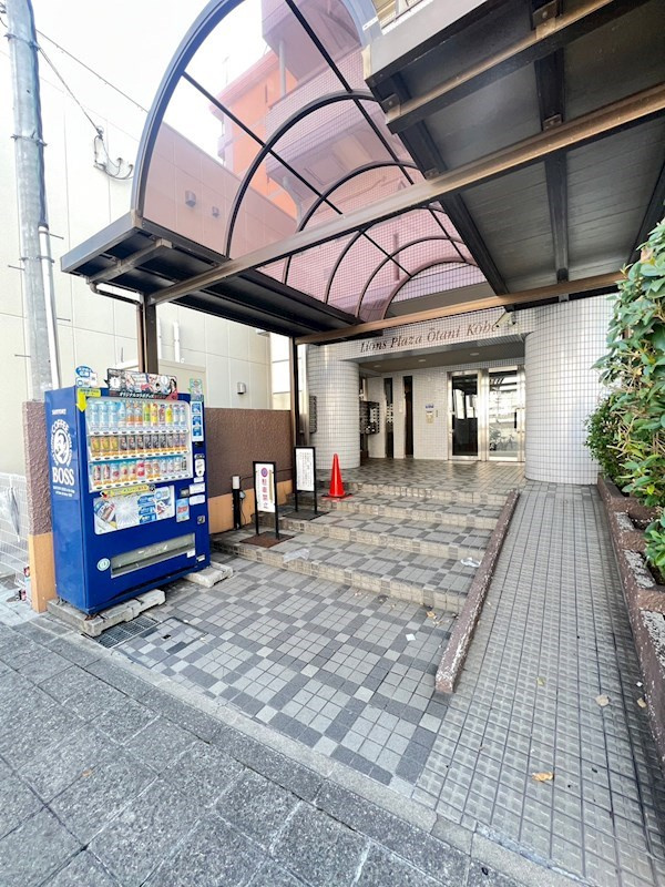 ライオンズプラザオータニ神戸のエントランス