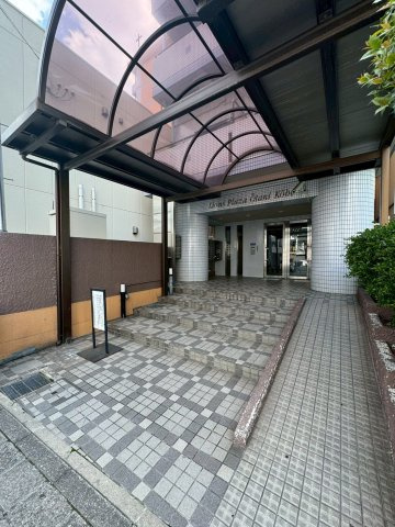 ライオンズプラザオータニ神戸のエントランス