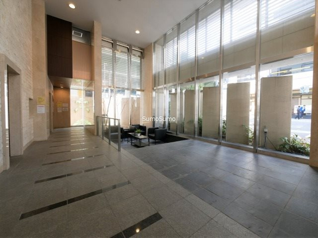 ユーレジデンス淀屋橋(旧:ジュネーゼグラン淀屋橋)のロビー|建物の内部です