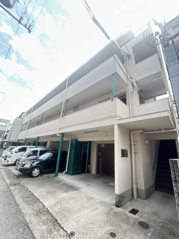 山手大石マンションの駐車場