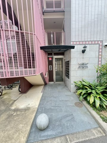 大昭マンションのエントランス