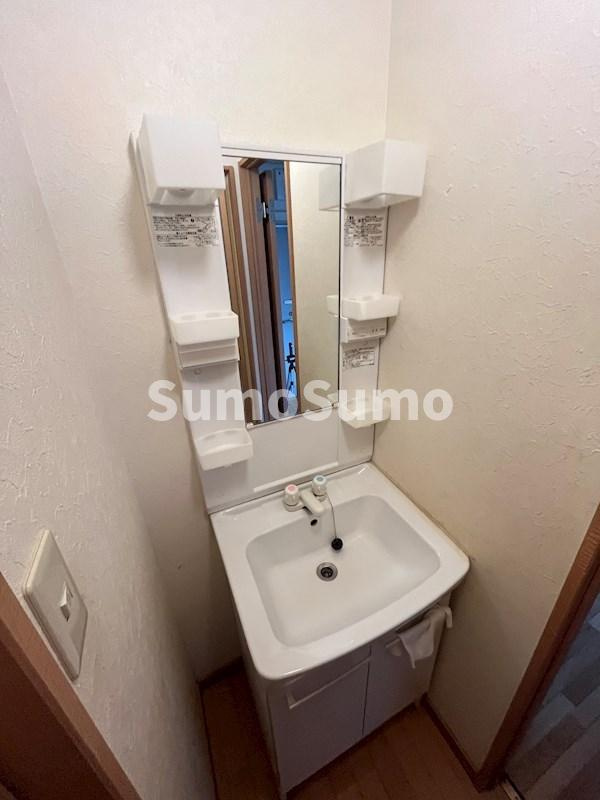 寿ハイツの洗面所|コンパクトで使いやすい洗面所