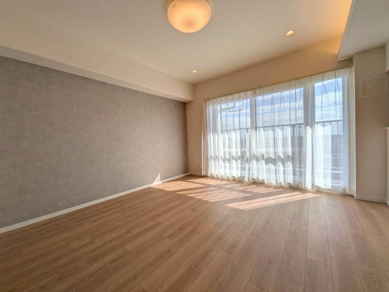 南林間ハイライズの洋室