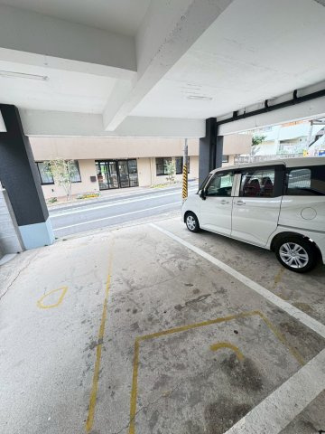 奥谷ビルの駐車場