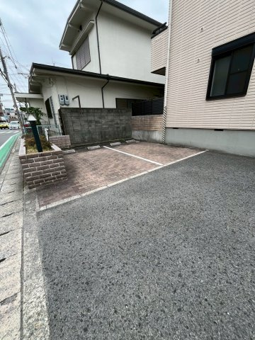 ラ・ベル・コリンヌ・ヒロタの駐車場