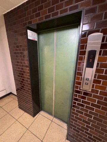 新日本難波ビルのロビー